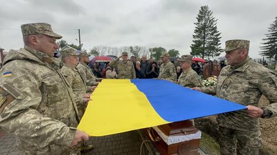 У громаді на Тернопільщині попрощалися із загиблим бійцем Юрієм Твардовським У громаді на Тернопільщині попрощалися із загиблим бійцем Юрієм Твардовським