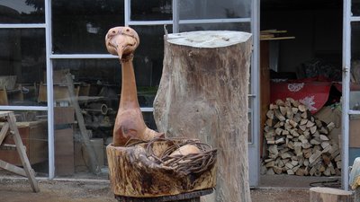 Скульптура з дерева, яку виготовили комунальники Скульптура з дерева, яку виготовили комунальники