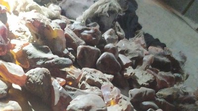 На Львівщині прикордонники знайшли у мікроавтобусі майже 66 кг бурштину На Львівщині прикордонники знайшли у мікроавтобусі майже 66 кг бурштину