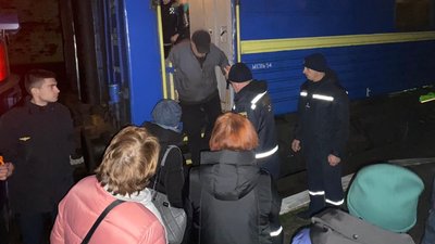 Переселенці, евакуаційний потяг, Донбас, Бердичів