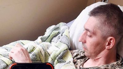 "Був 90 днів на "нулі". В Івано-Франківську лікарі допомагають видужати бійцю зі Львова Роману Мудрому "Був 90 днів на "нулі". В Івано-Франківську лікарі допомагають видужати бійцю зі Львова Роману Мудрому