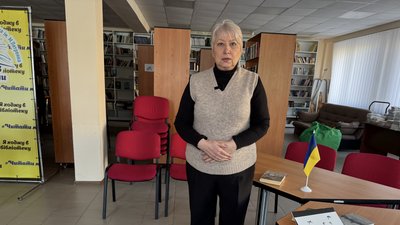 Завідувачка відділу комплектування літератури Лариса Назаренко