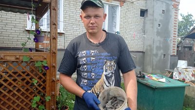 Снаряди влучили в будинки та городи, вдома були діти: мешканці Краснопілля розповіли про артобстріл Снаряди влучили в будинки та городи, вдома були діти: мешканці Краснопілля розповіли про артобстріл