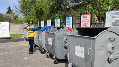 У Львові школярів навчають сортувати побутові відходи