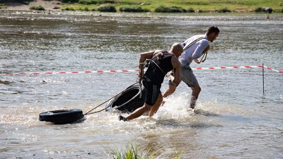 "На підтримку ЗСУ". В Ужгороді провели патріотичний забіг з перешкодами Strong Race
