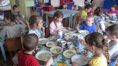 Харчування дітей у дитсадку №35 Харчування дітей у дитсадку №35