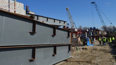 На Полтавщині завершують будівництво моста через річку Сула На Полтавщині завершують будівництво моста через річку Сула