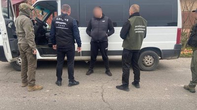 На Закарпатті затримали чоловіка за переправу військовозобов'язаних через кордон
