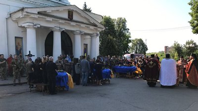 У Полтаві прощаються із чотирма бійцями, які загинули під час захисту України У Полтаві прощаються із чотирма бійцями, які загинули під час захисту України