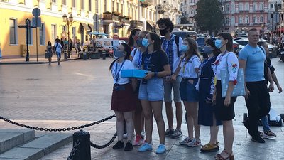 Одеського Дюка де Рішельє одягнули у вишиванку