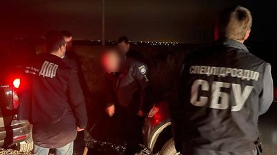 4 тисячі доларів: на хабарі затримали начальника одного з відділів поліції Одещини 4 тисячі доларів: на хабарі затримали начальника одного з відділів поліції Одещини