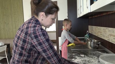 Збирає гроші на потреби ЗСУ: дев'ятирічний житомирянин Станіслав Сєдов випікає і продає хліб Збирає гроші на потреби ЗСУ: дев'ятирічний житомирянин Станіслав Сєдов випікає і продає хліб