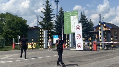 COVID-тестування на кордоні з РФ: подорожні на Харківщині скаржаться на черги COVID-тестування на кордоні з РФ: подорожні на Харківщині скаржаться на черги
