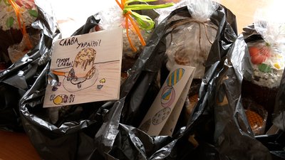 "Великодні кошики" поїхали з Рівного до Харкова: їх зібрали для пенсіонерів і людей з інвалідністю