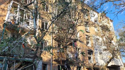 Ранковий обстріл житлових будинків у Миколаєві. Що розповіли місцеві жителі та співробітники екстрених служб Ранковий обстріл житлових будинків у Миколаєві. Що розповіли місцеві жителі та співробітники екстрених служб