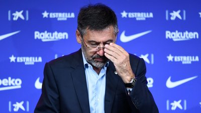 Фейки, борги, "війна" з Мессі. Бартомеу подав у відставку з поста президента "Барселони"