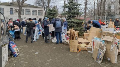 "Тисячі людей, від шелтерів до складів". Як працюють волонтери Дніпра "Тисячі людей, від шелтерів до складів". Як працюють волонтери Дніпра