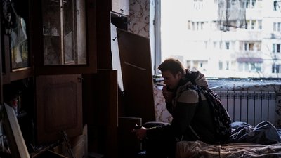 У Святошинському районі Києва уламки снаряду влучили в житловий будинок. ФОТО У Святошинському районі Києва уламки снаряду влучили в житловий будинок. ФОТО