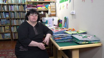 "Кожен елемент можна зняти та відчути на дотик". Кропивничанка створює тактильні книги