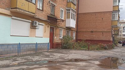 Затоплені вулиці у Житомирі після зливи: комунальники пояснили причину Затоплені вулиці у Житомирі після зливи: комунальники пояснили причину