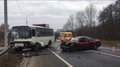 Автобус та легкових зіштовхнулися біля Новоселівки Чернігівського району. Є загиблий Автобус та легкових зіштовхнулися біля Новоселівки Чернігівського району. Є загиблий