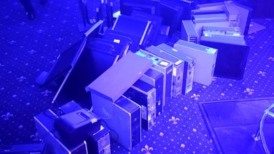 Зайшли після клієнта: у Рівному в колишньому комп'ютерному клубі викрили підпільний ігровий зал Зайшли після клієнта: у Рівному в колишньому комп'ютерному клубі викрили підпільний ігровий зал
