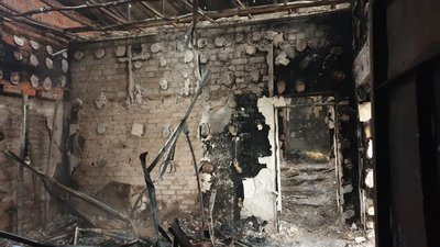 Поблизу Маріуполя згоріла база парамедиків Поблизу Маріуполя згоріла база парамедиків
