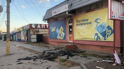 Пошкоджений магазин у Золочеві 