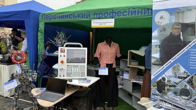 На площі Народній в Ужгороді відкрили фестиваль кар’єри
