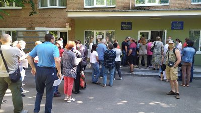 "Вакцинувалася, бо їду на навчання". У Центрі масової вакцинації від COVID щепилися більше 700 людей