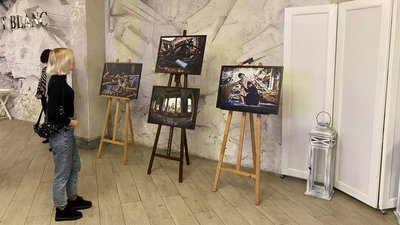 Місто після ракетного обстрілу: у Вінниці відкрили фотовиставку Костянтина Ревуцького