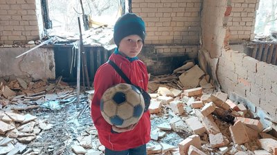 Без житла — 30 сімей: наслідки обстрілів п'ятиповерхівки у Тростянці на Сумщині Без житла — 30 сімей: наслідки обстрілів п'ятиповерхівки у Тростянці на Сумщині