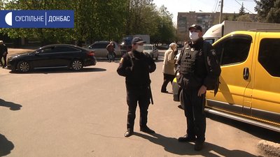 У Краматорську підприємці перекрили дорогу поблизу ринку У Краматорську підприємці перекрили дорогу поблизу ринку