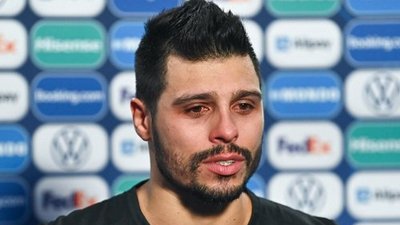 "Так програвати важко". Голкіпер Казахстану зі сльозами відреагував на виліт від України на Євро