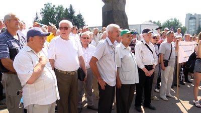 На Житомирщині пенсіонери МВС вийшли на акцію протесту – вимагали перерахунку пенсій На Житомирщині пенсіонери МВС вийшли на акцію протесту – вимагали перерахунку пенсій