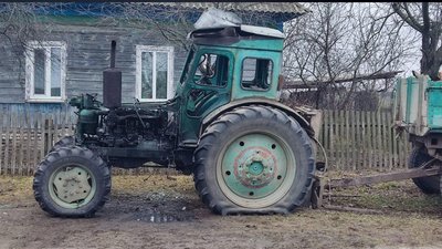 Сільгосптехніка пошкоджена внаслідок атаки РФ по селу Іванівка Семенівської громади