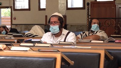 Понад сотня паломників не можуть перетнути кордон України
