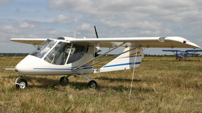 літак H-32 Бекас