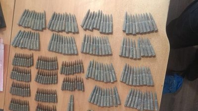 Правоохоронці Тернопільщини вилучили у чоловіка патрони та гранату Правоохоронці Тернопільщини вилучили у чоловіка патрони та гранату