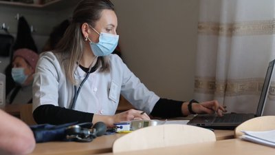 На Тернопільщині поблизу храму відкрили тимчасовий пункт вакцинації На Тернопільщині поблизу храму відкрили тимчасовий пункт вакцинації