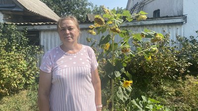 Майя Романчук показує відновлені вікна і як ремонтують ушкоджений будинок Майя Романчук показує відновлені вікна і як ремонтують ушкоджений будинок