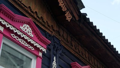 Війна війною, а місто має жити. У Чернігові свою роботу відновив проєкт “Дерев’яне мереживо” Війна війною, а місто має жити. У Чернігові свою роботу відновив проєкт “Дерев’яне мереживо”