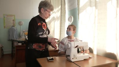 Діти запорізької школи-інтернату пошили маски для пацієнтів фтизіопульмонологічного центру