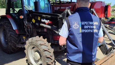 Трактор, який одне з КП Берестинського району придбало за завищеною ціною