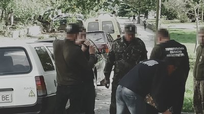 На Тернопільщині у СІЗО затримали інспектора, який збував наркотики На Тернопільщині у СІЗО затримали інспектора, який збував наркотики