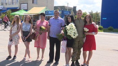 Війна коханню не завада: військовий з Вінниччини освідчився коханій у єдиний вихідний Війна коханню не завада: військовий з Вінниччини освідчився коханій у єдиний вихідний