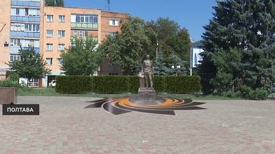 Через війну встановлення пам'ятника Симону Петлюрі у Полтаві призупинили Через війну встановлення пам'ятника Симону Петлюрі у Полтаві призупинили