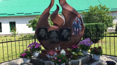5 років після обвалу на Грибовицькому сміттєзвалищі. На Львівщині вшанували загиблих 5 років після обвалу на Грибовицькому сміттєзвалищі. На Львівщині вшанували загиблих