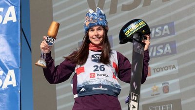 Катерина Коцар з нагородою за друге місце на Кубку світу у бігейрі