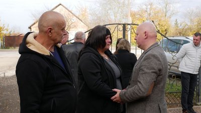 У Збаражі відкрили меморіальну дошку на честь загиблого захисника України Руслана Тимофея У Збаражі відкрили меморіальну дошку на честь загиблого захисника України Руслана Тимофея